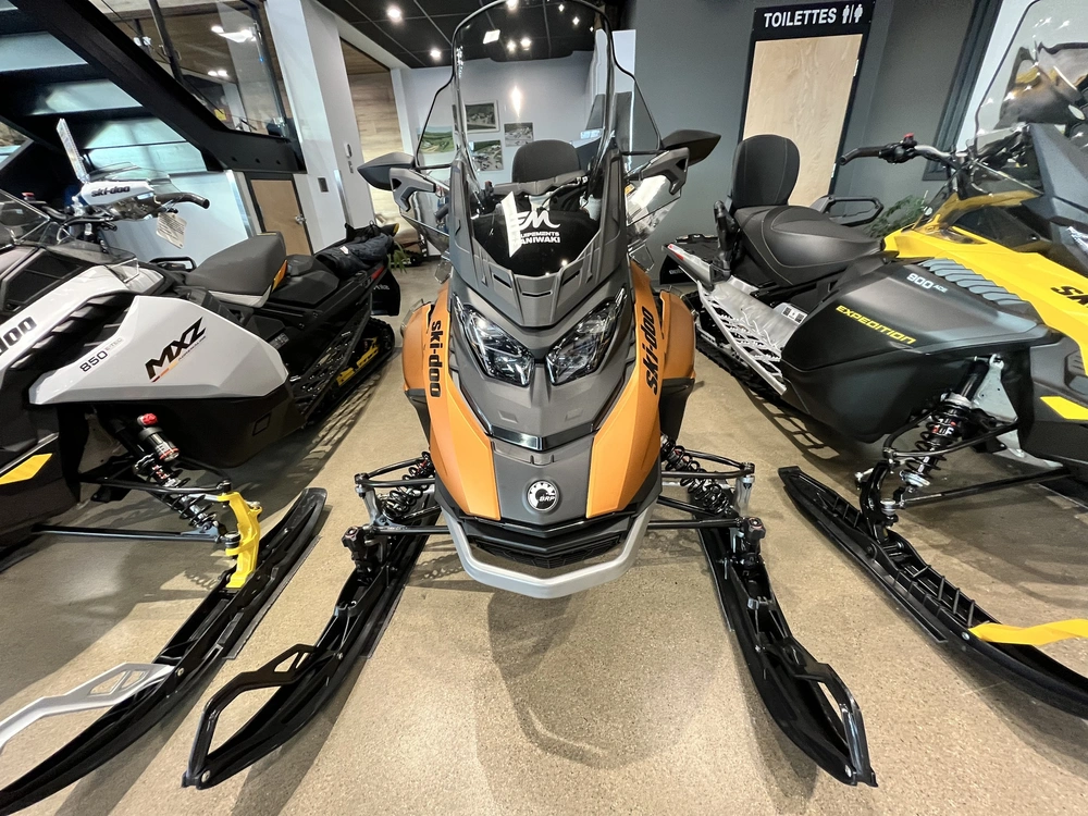 Ski-doo Grand Touring Le W/ Platinum Pkg 900 Ace Turbo Silent Ice Track Ii 1.25'' E.s. W/ 10.25'' Touchscreen 2025 alt