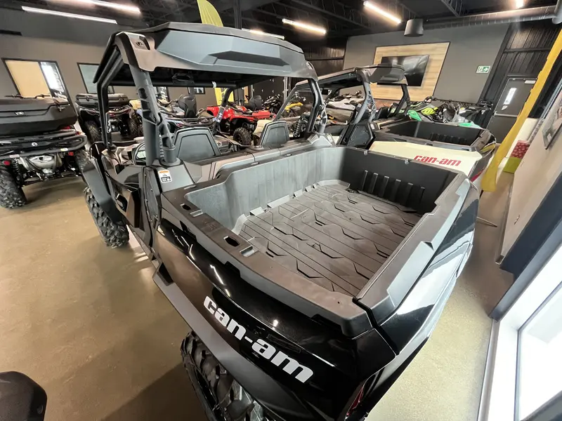 2025 Can-Am COMMANDER 700 XT