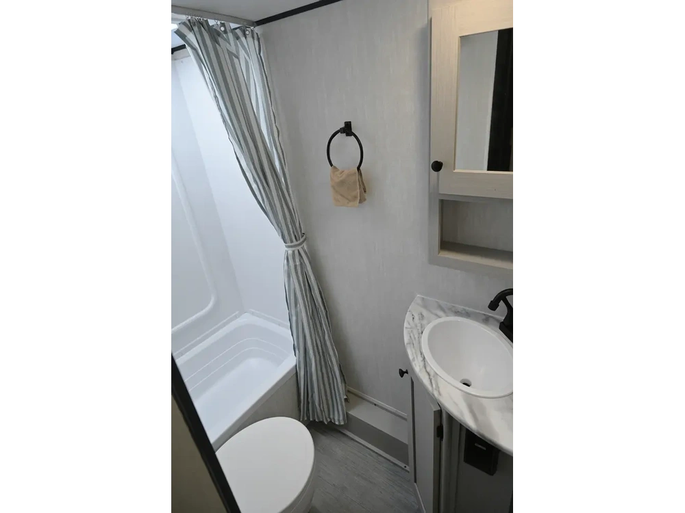 Apex 208bhs Nano 2025 alt