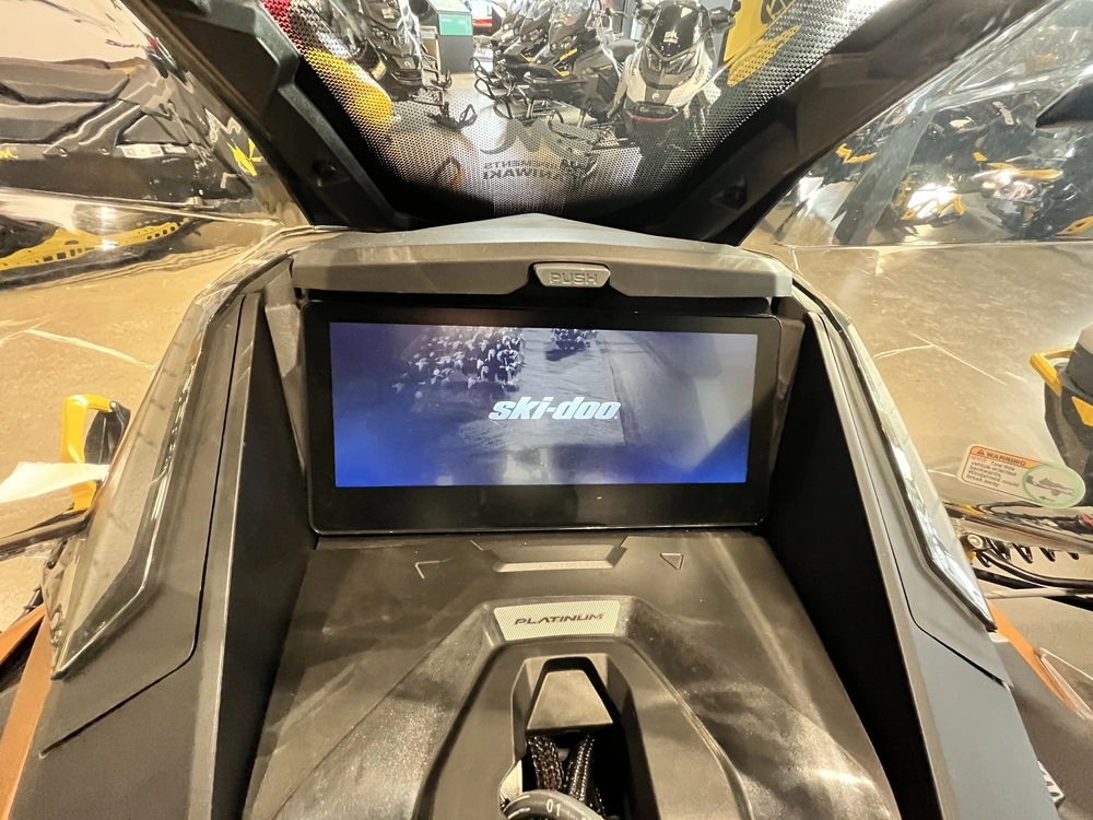 Ski-doo Grand Touring Le W/ Platinum Pkg 900 Ace Turbo Silent Ice Track Ii 1.25'' E.s. W/ 10.25'' Touchscreen 2025 alt