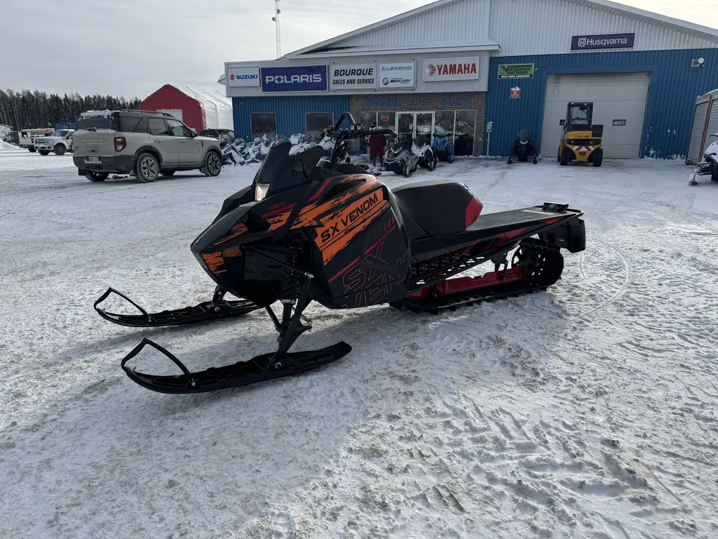 Yamaha SX VENOM MOUNTAIN,146X2",BLK&RED  2025