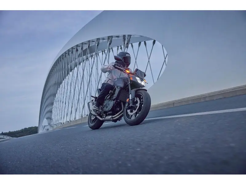 2025 Honda CB 750 HORNET thumbnail 3
