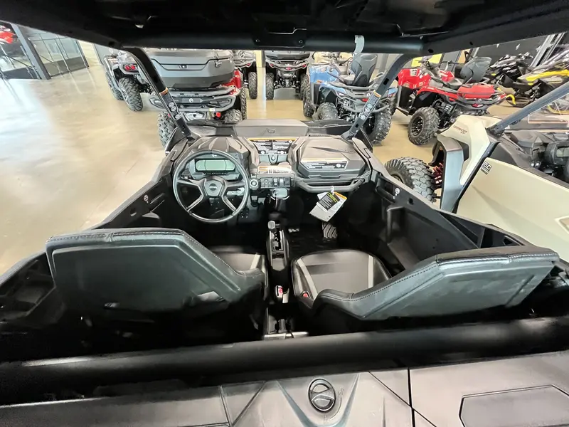 2025 Can-Am COMMANDER 700 XT