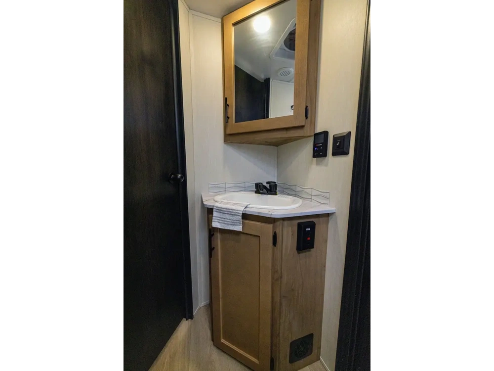 Cherokee 26dbh Grey Wolf 2025 alt