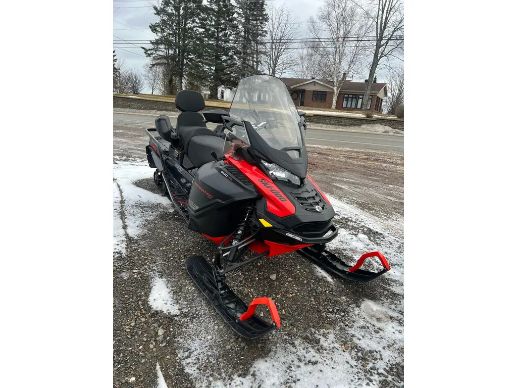 Ski-Doo Expedition SE 900 Ace Turbo 2020