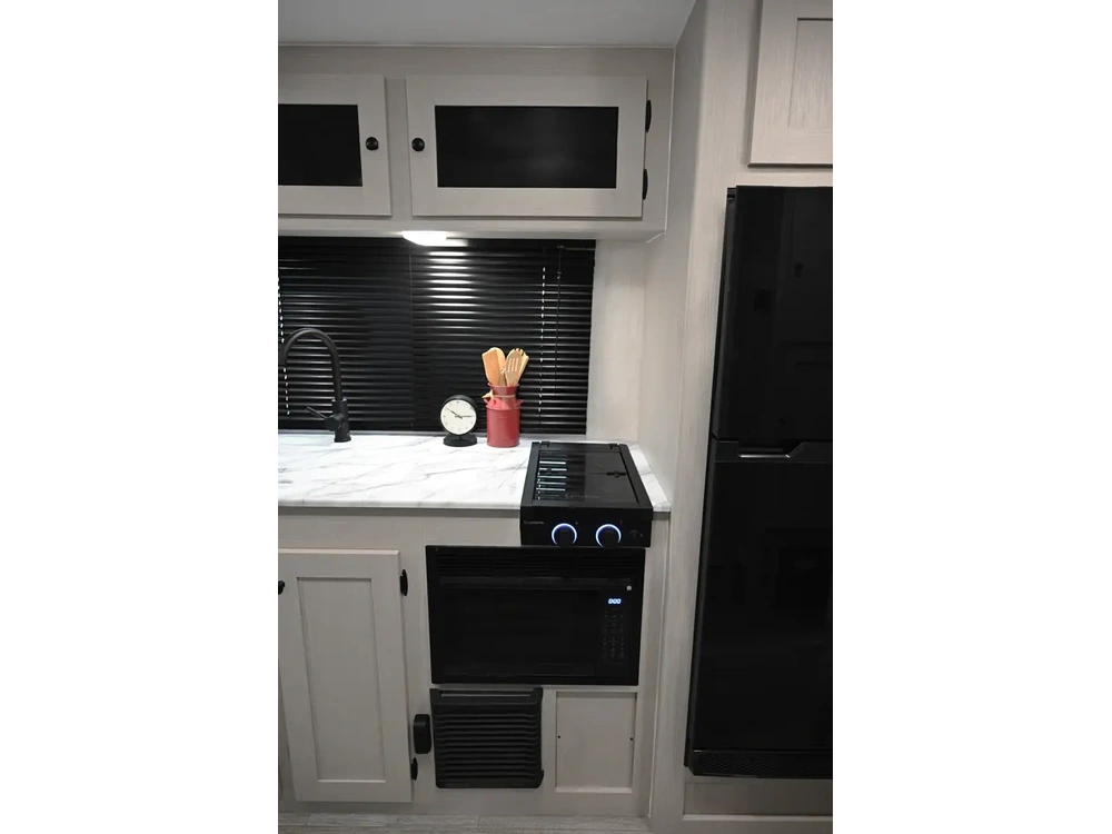 Apex 208bhs Nano 2025 alt