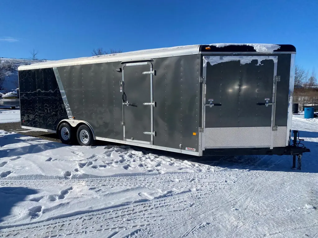 2013 Royal Royal RC 29′ Enclosed trailer