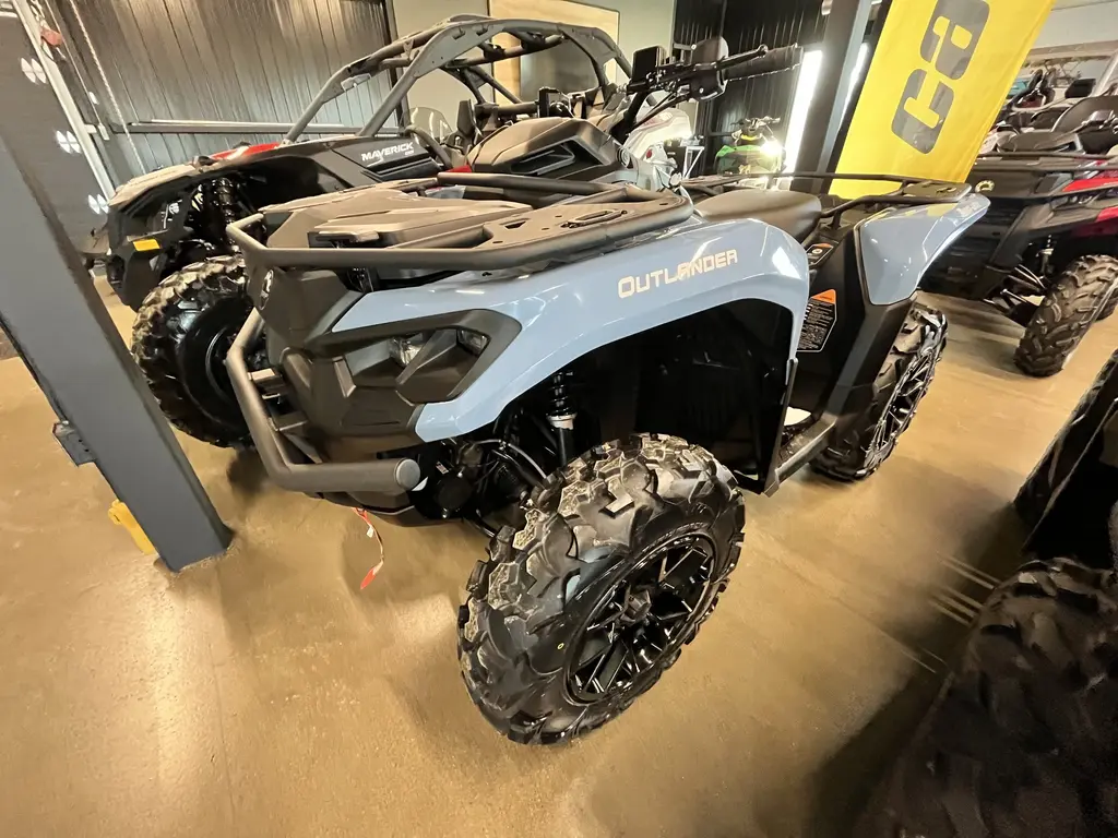 Can-Am OUTLANDER 700 XT  2025