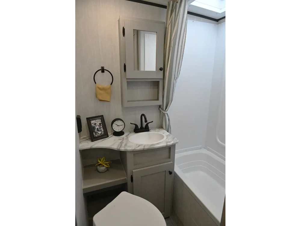 Apex 194bhs Nano 2025 alt