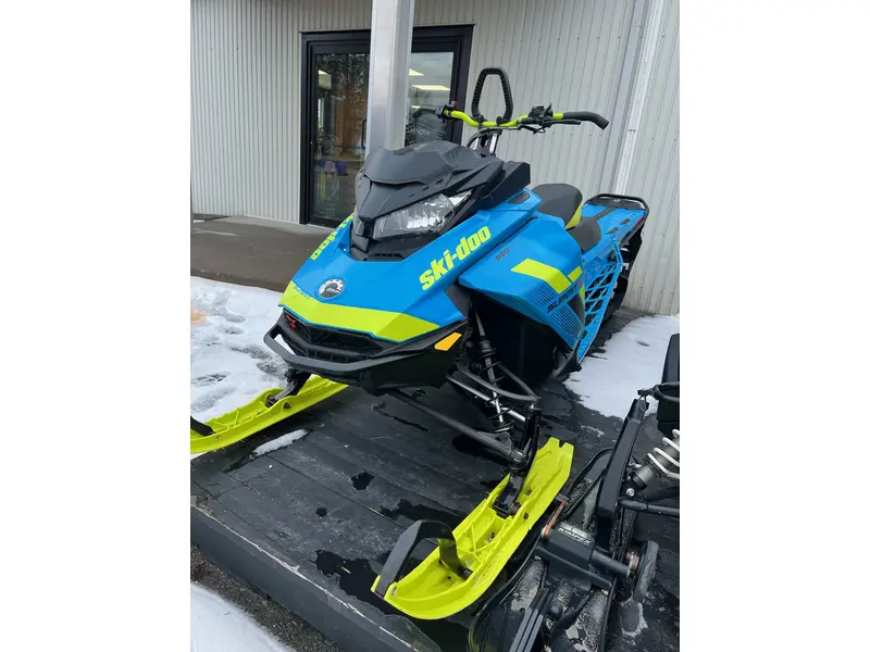 2018 Ski-Doo Summit X 165 850 E-TEC