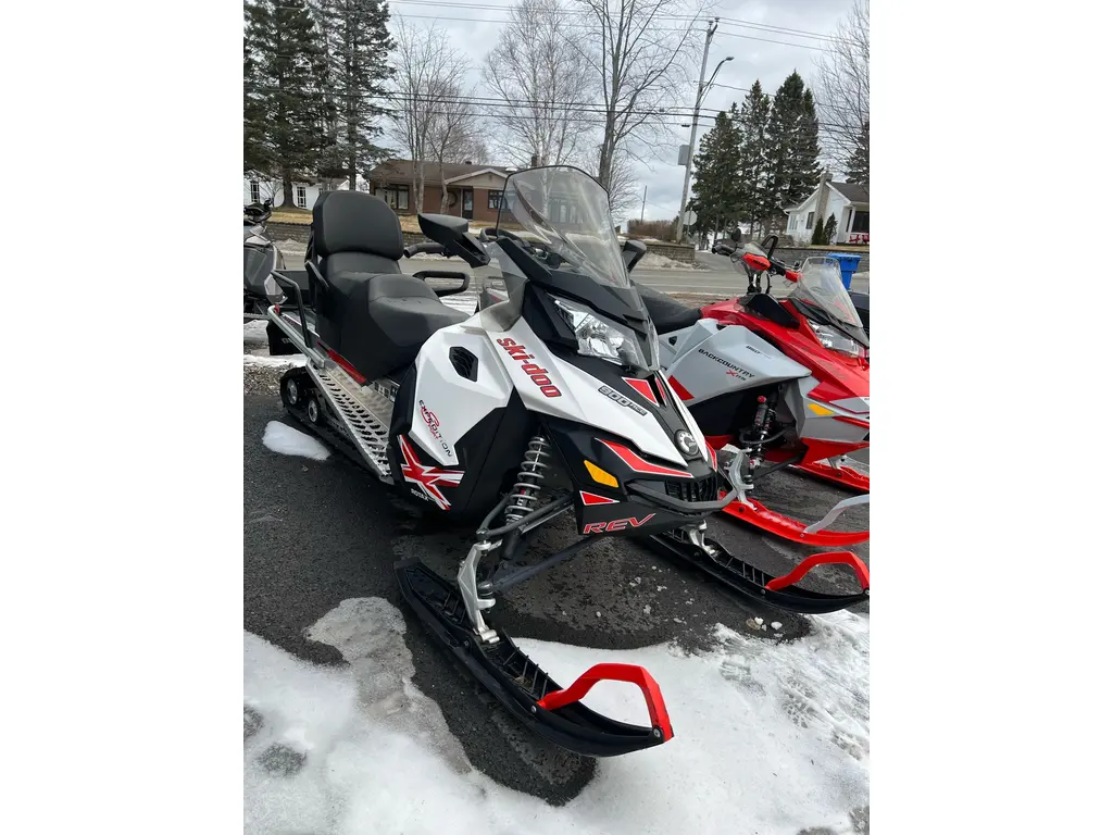 2016 Ski-Doo Expedition Sport 900 Ace