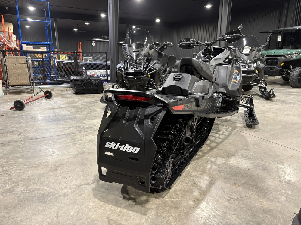 Brp Backcountry X-rs 146 (43'') 850 E-tec Ice Storm 150 1.5'' E.s. W/ 10.25'' Touchscreen 2025 2025 alt