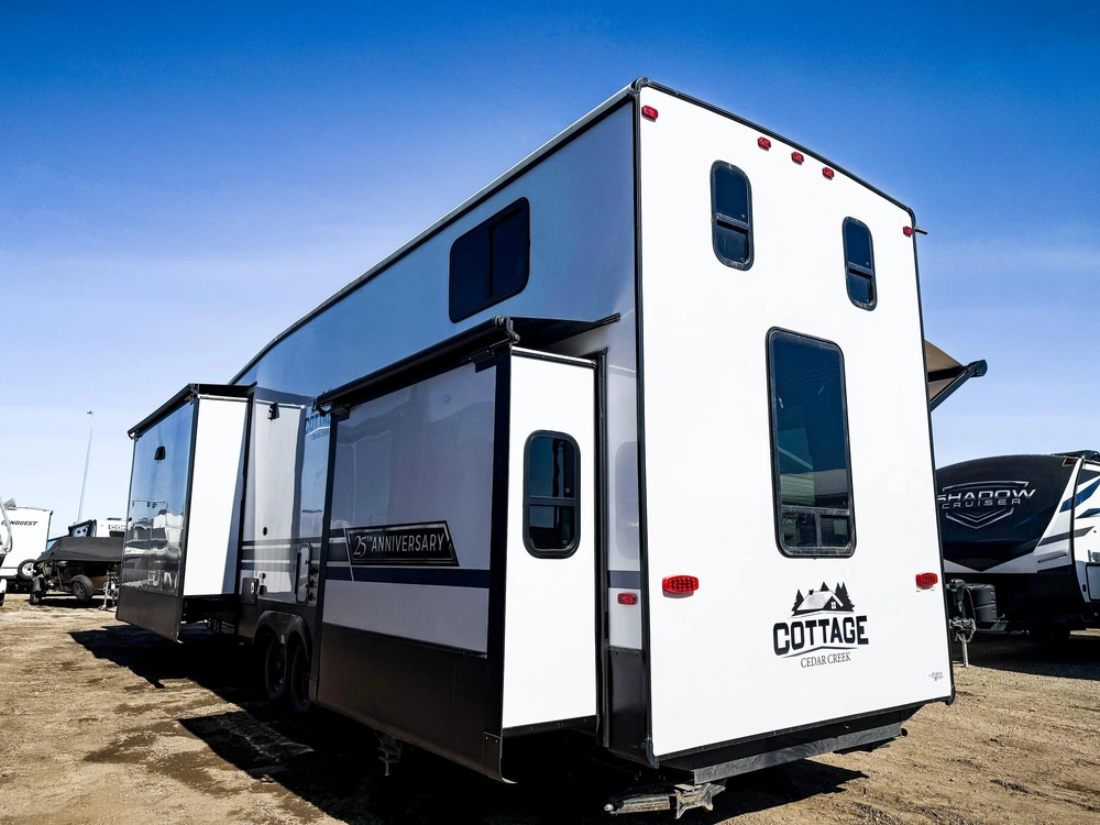 2024 Cedar Creek By Forest River 2024 Cedar Creek Cottage 40cdl alt