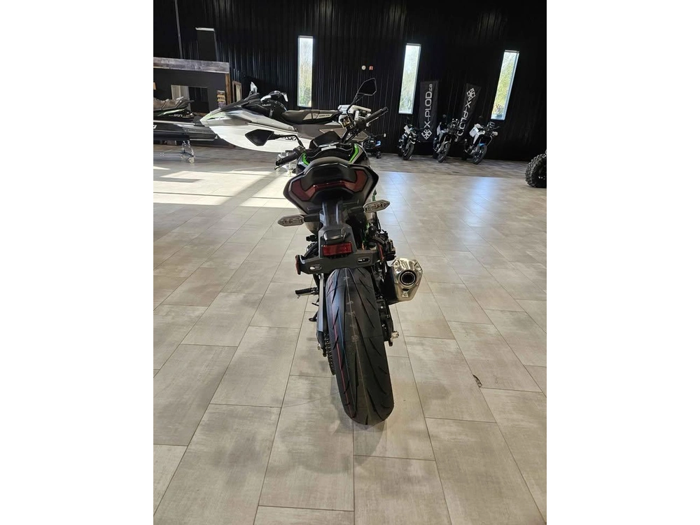Kawasaki Z900 Se 2025 alt