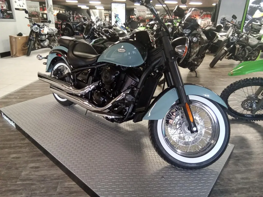 2025 Kawasaki VULCAN 900 CLASSIC