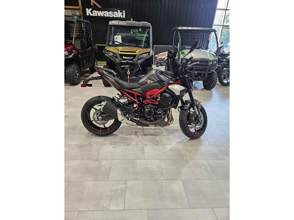 Kawasaki Z900 2025 alt