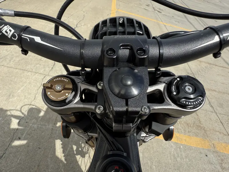 2025 Surron LIGHT BEE X MOTOCROSS ÉLECTRIQUE