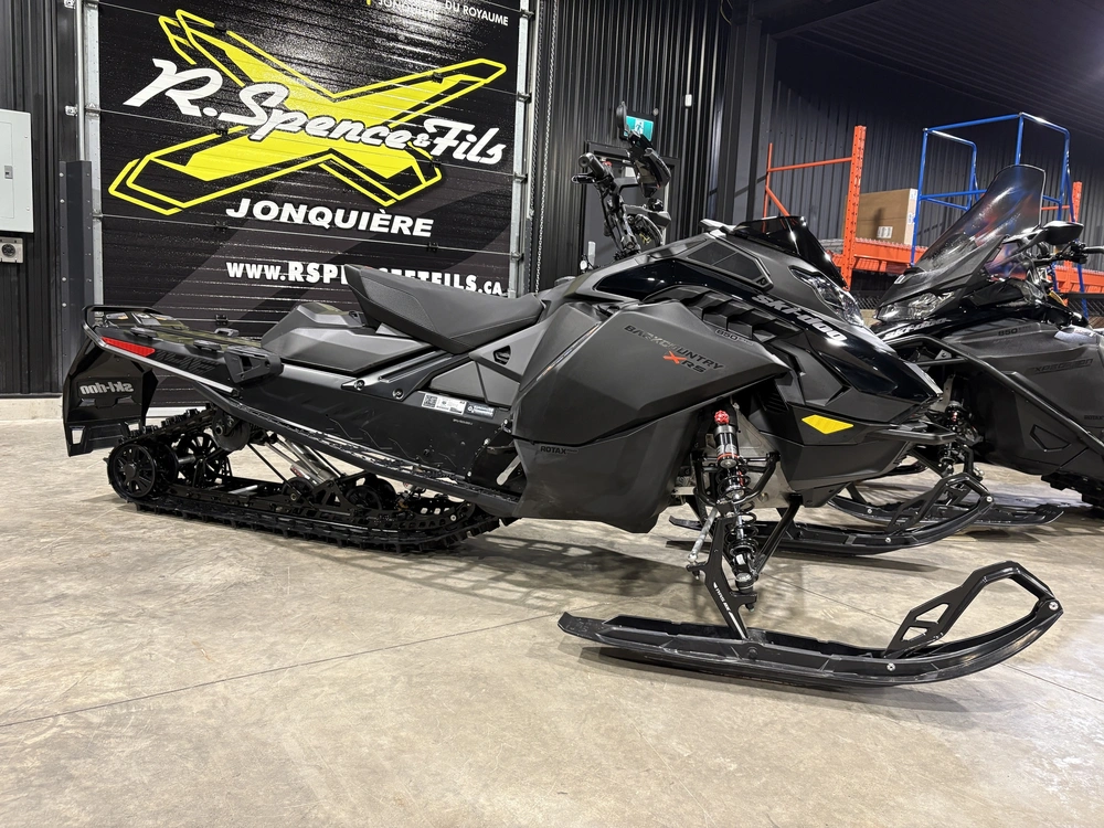 Brp Backcountry X-rs 146 (43'') 850 E-tec Ice Storm 150 1.5'' E.s. W/ 10.25'' Touchscreen 2025 2025 alt