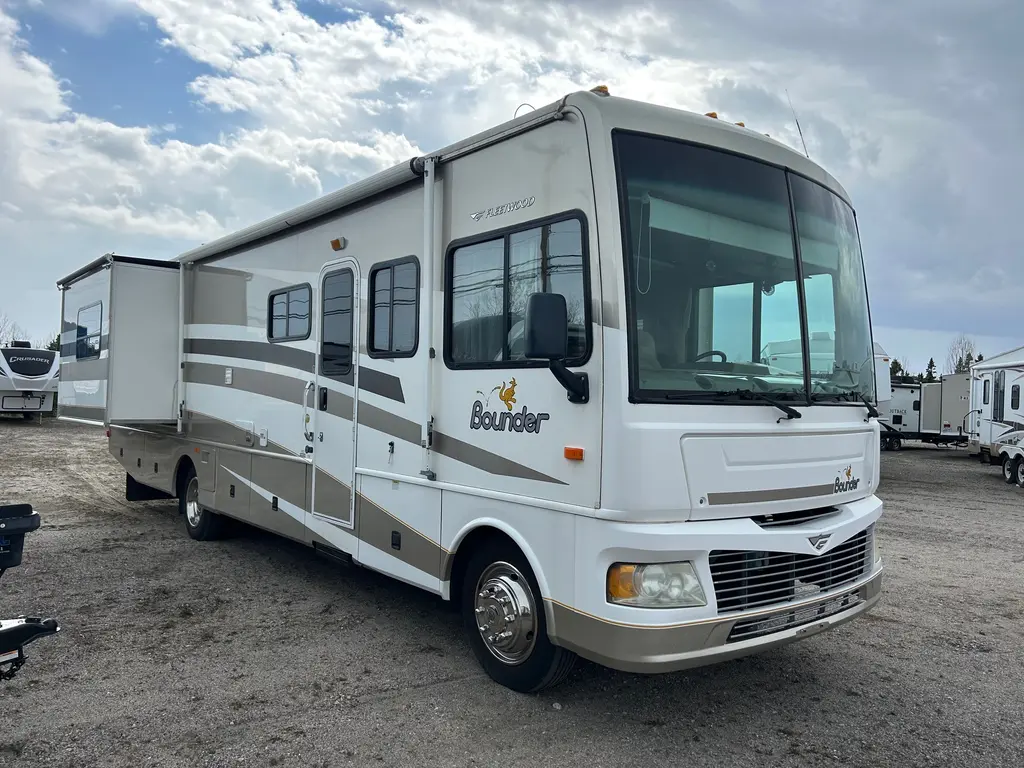 2006 Fleetwood Bounder 35E