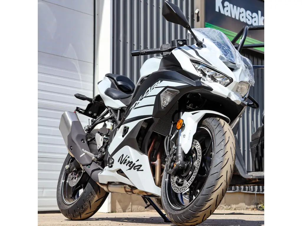 2025 Kawasaki Ninja ZX-4RR