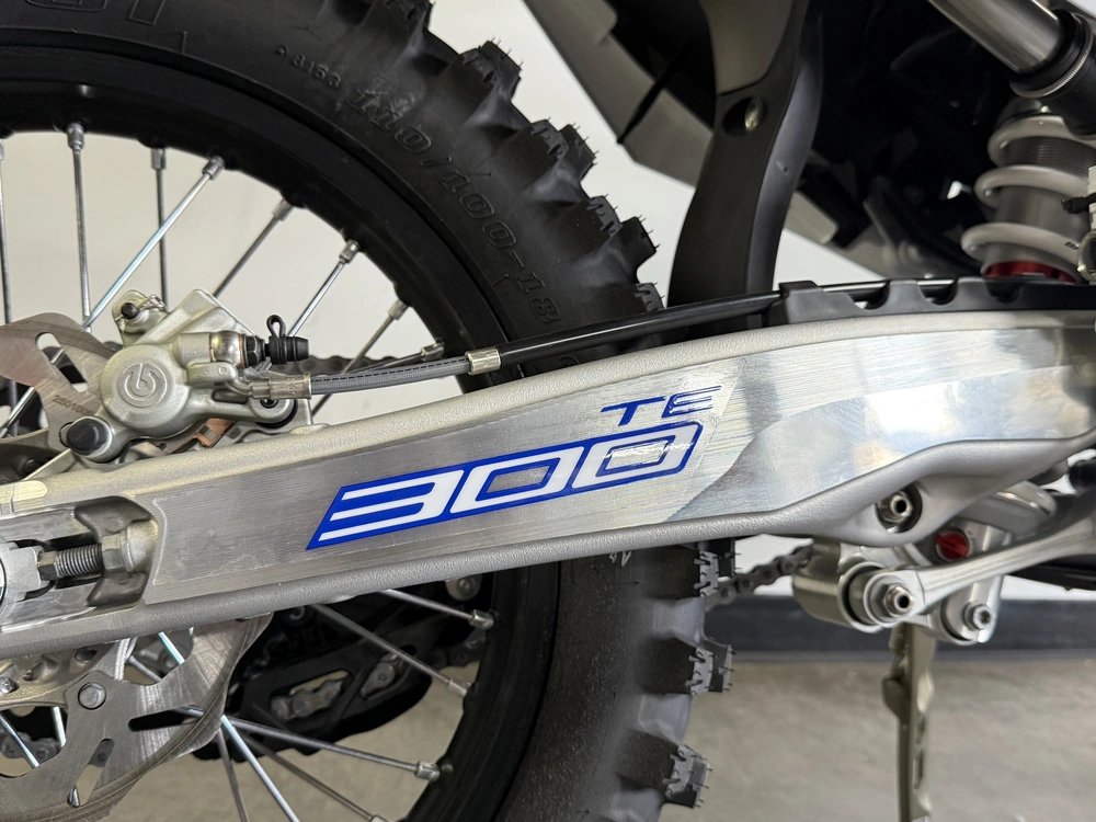 2025 Husqvarna Te 300 Heritage *2.99% Sur 60 Mois alt