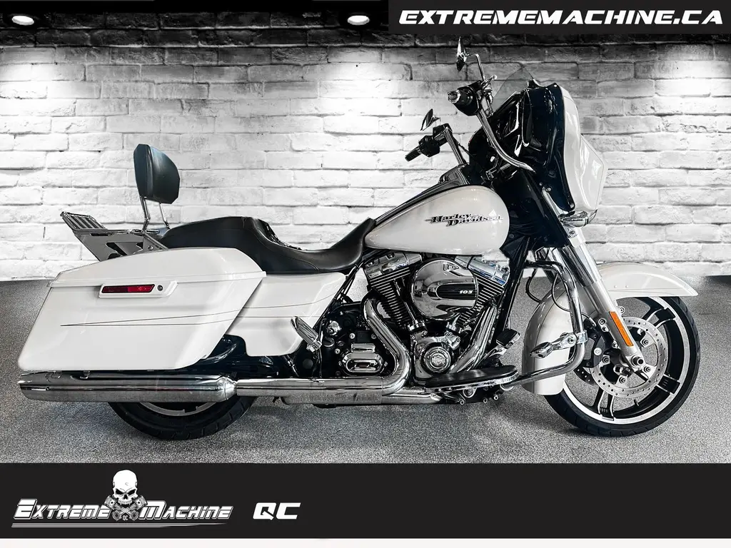 Harley-Davidson FLHXS STREET GLIDE EXCELLENTE CONDITION!! 2015