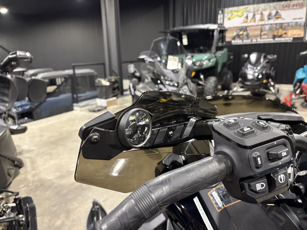 Brp Backcountry X-rs 146 (43'') 850 E-tec Ice Storm 150 1.5'' E.s. W/ 10.25'' Touchscreen 2025 2025 alt