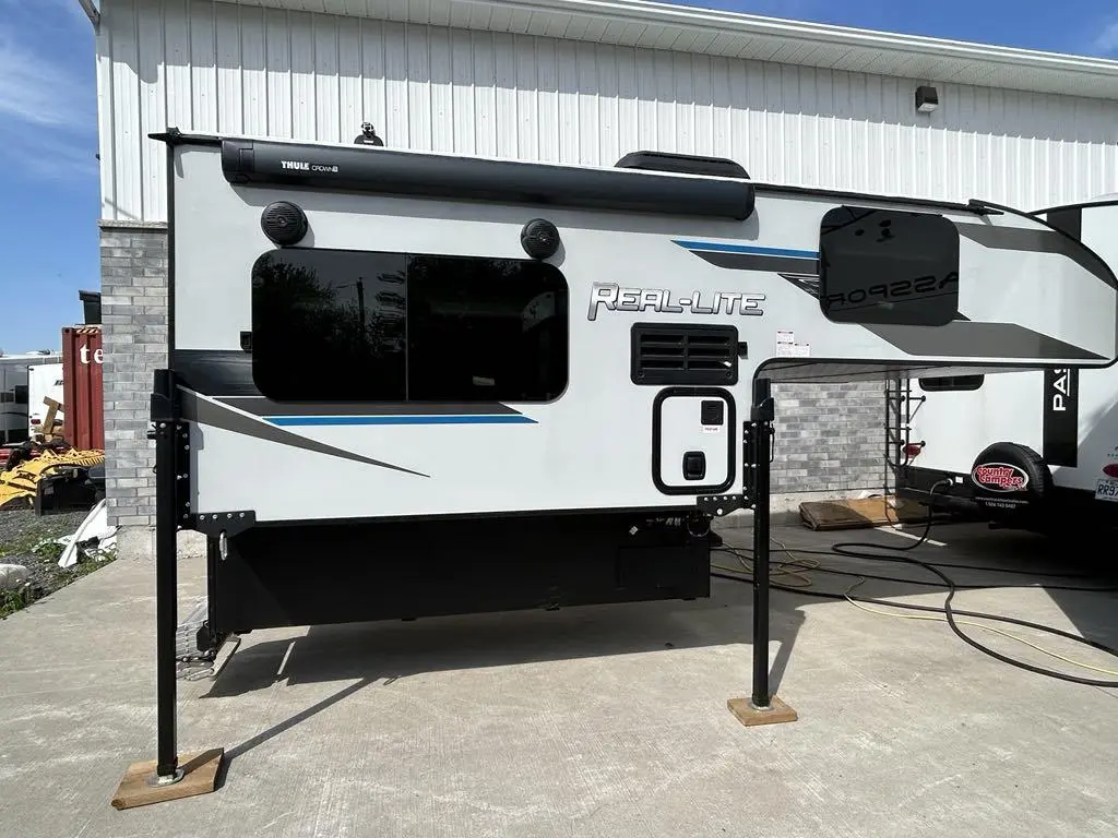 2024 Palomino Real Lite HS1803
