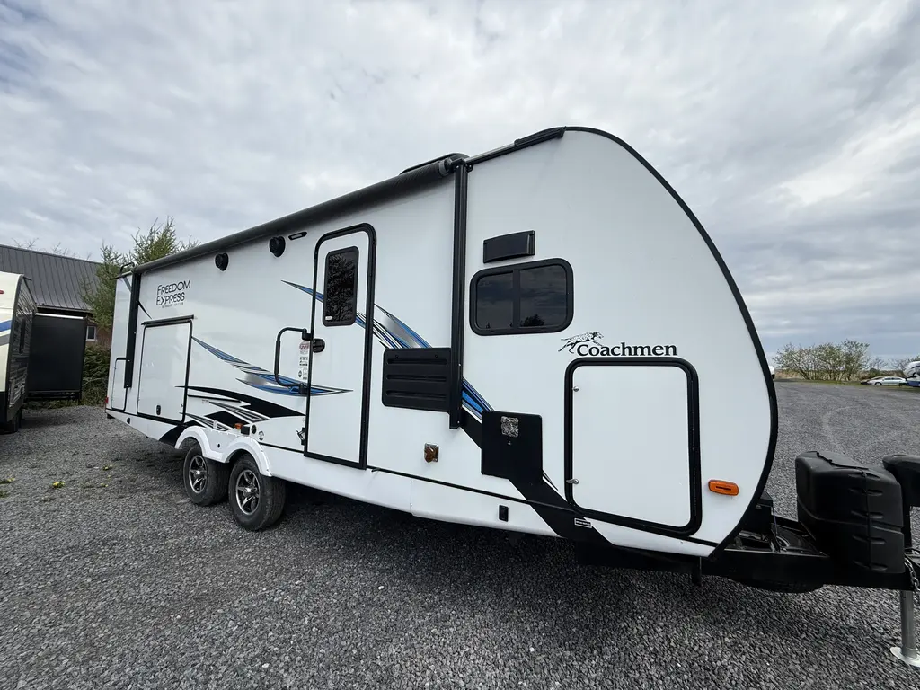 2021 Coachmen Freedom Express Ultra Lite 259FKDS