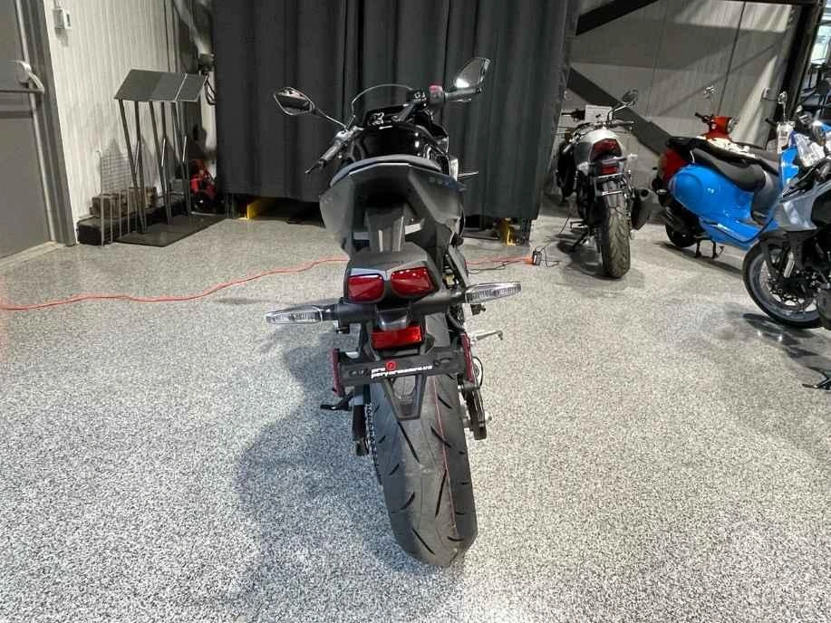 Suzuki Gsx-8r 2025 alt