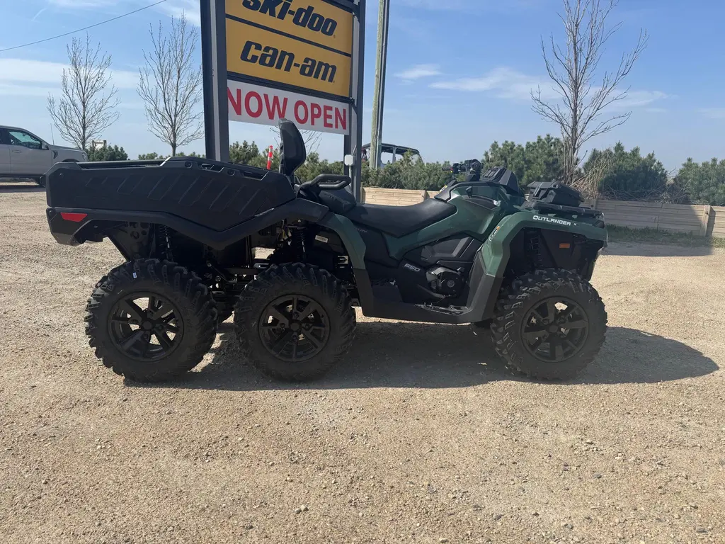2025 Can-Am Outlander MAX 6x6 DPS 650 