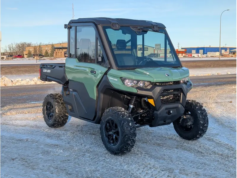 2026 Can-Am Defender DPS CAB HD9