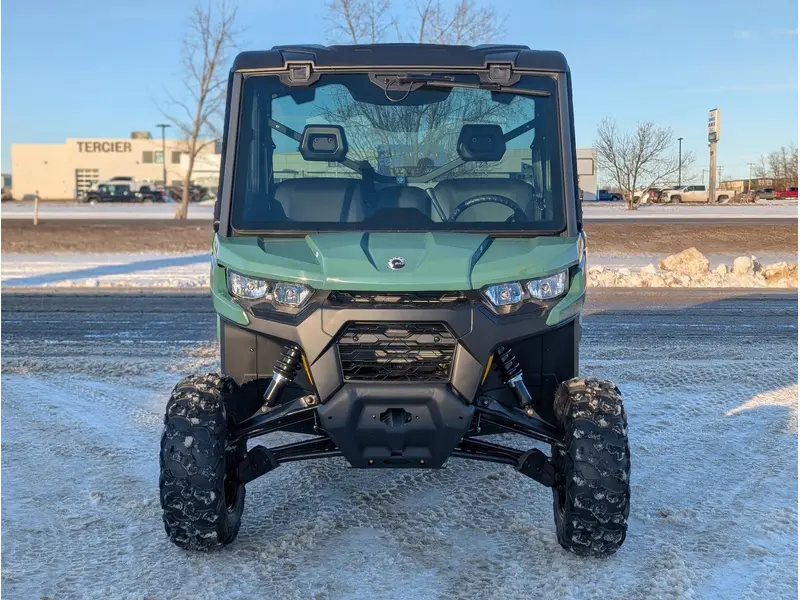 2026 Can-Am Defender DPS CAB HD9