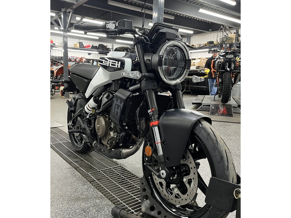 Husqvarna Vitpilen 401 B.d. 2024 alt