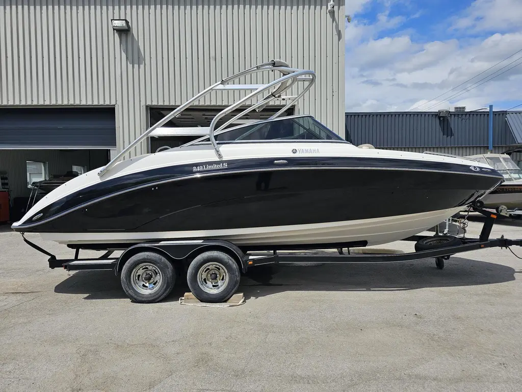 2010 Yamaha 242 LIMITED S