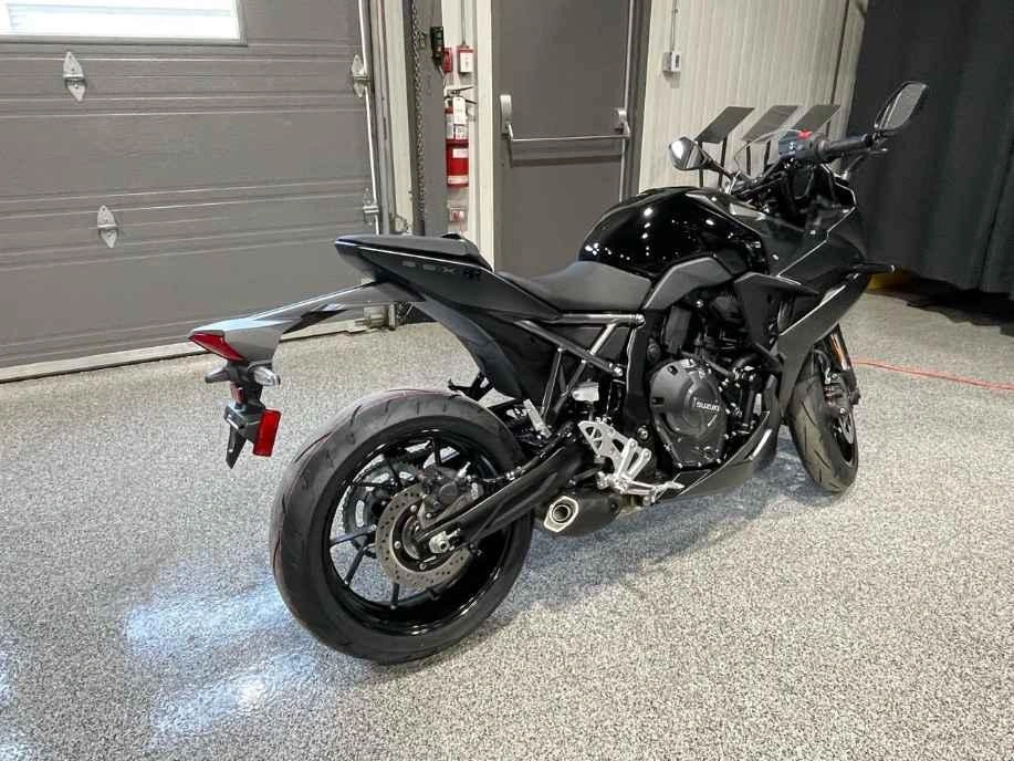 Suzuki Gsx-8r 2025 alt