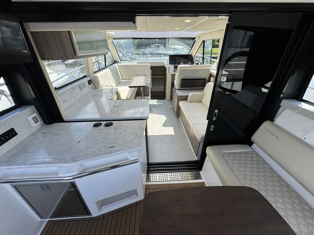 2020 Regal 38 Grande Coupe (diesel) alt