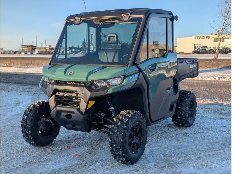 2026 Can-Am Defender DPS CAB HD9
