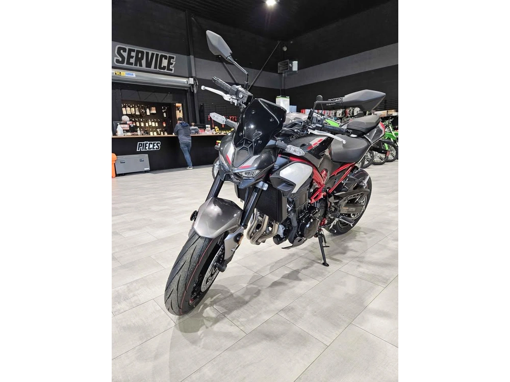 Kawasaki Z900 2025 alt
