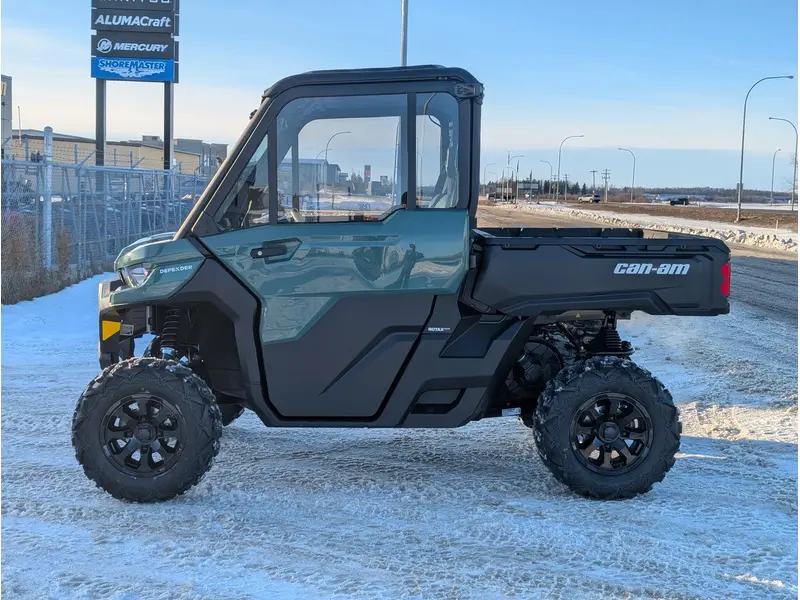2026 Can-Am Defender DPS CAB HD9