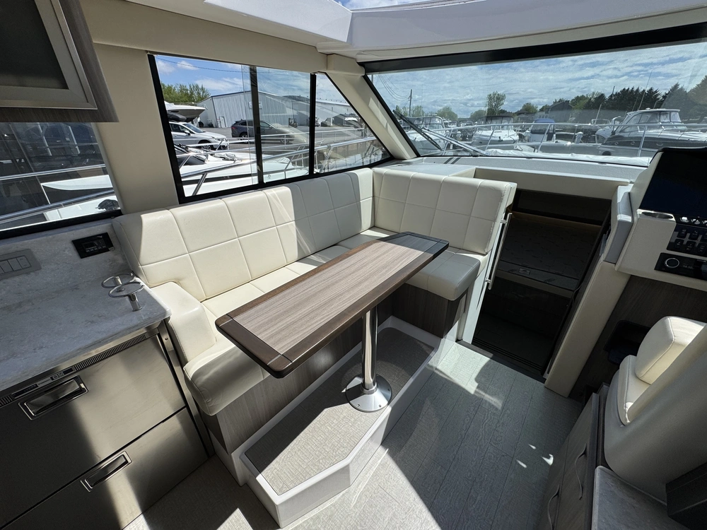 2020 Regal 38 Grande Coupe (diesel) alt