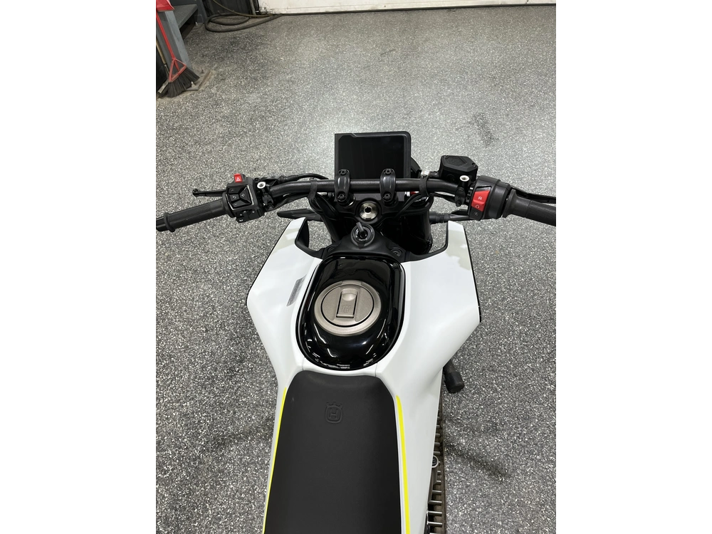 Husqvarna Vitpilen 401 B.d. 2024 alt