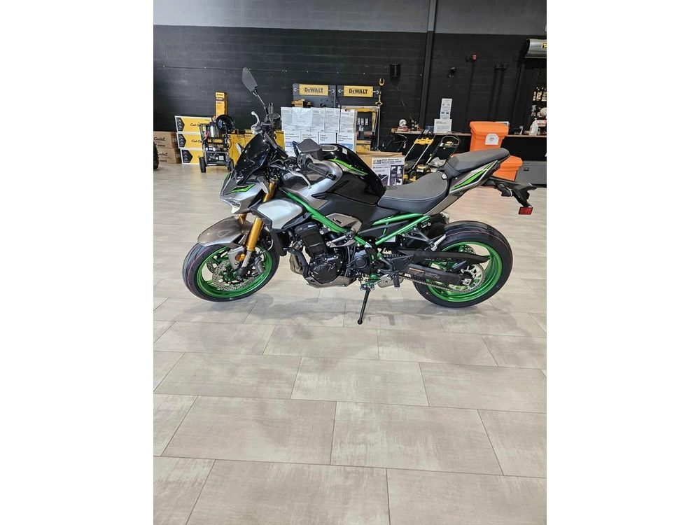 Kawasaki Z900 Se 2025 alt