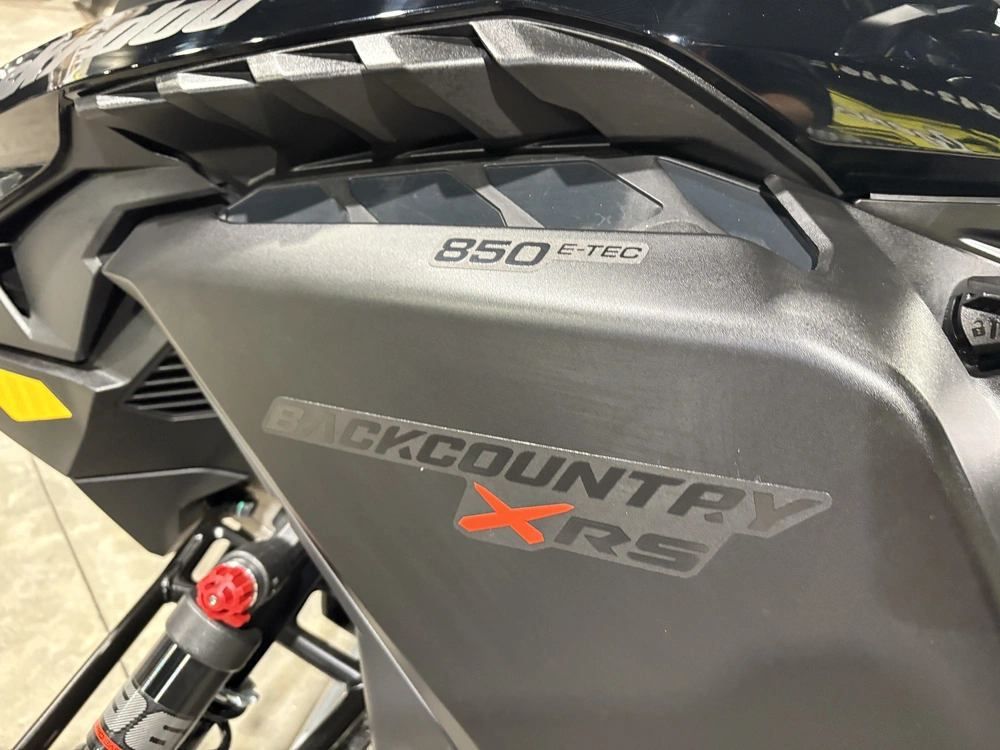 Brp Backcountry X-rs 146 (43'') 850 E-tec Ice Storm 150 1.5'' E.s. W/ 10.25'' Touchscreen 2025 2025 alt