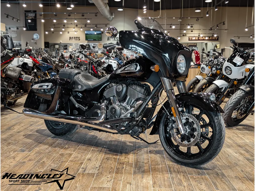 2021 Indian Motorcycle Chieftain // Thunder Black