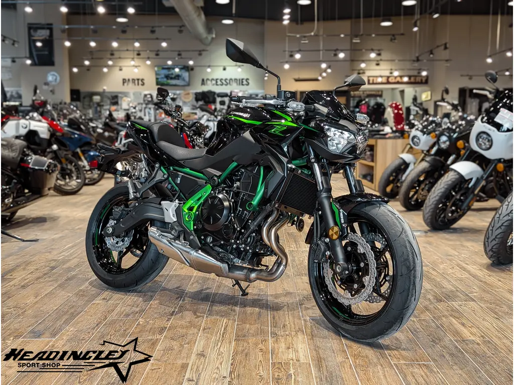 2025 Kawasaki Z650 // Metallic Spark Black/Green 