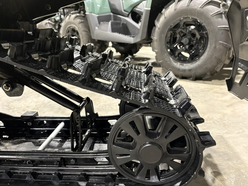 Brp Backcountry X-rs 146 (43'') 850 E-tec Ice Storm 150 1.5'' E.s. W/ 10.25'' Touchscreen 2025 2025 alt