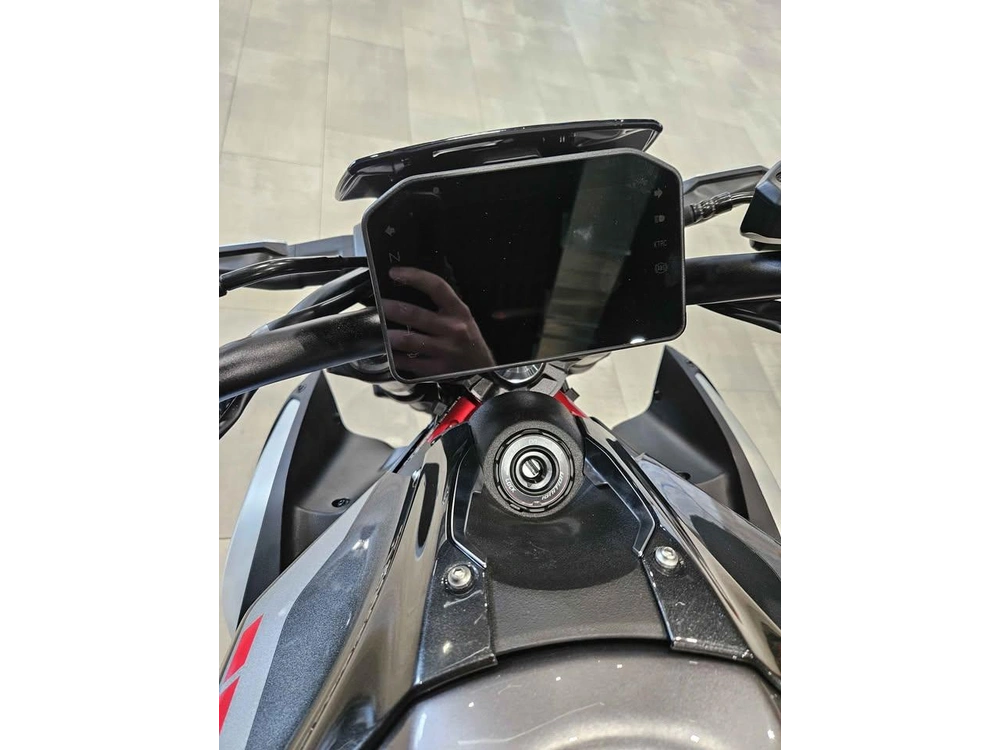 Kawasaki Z900 2025 alt