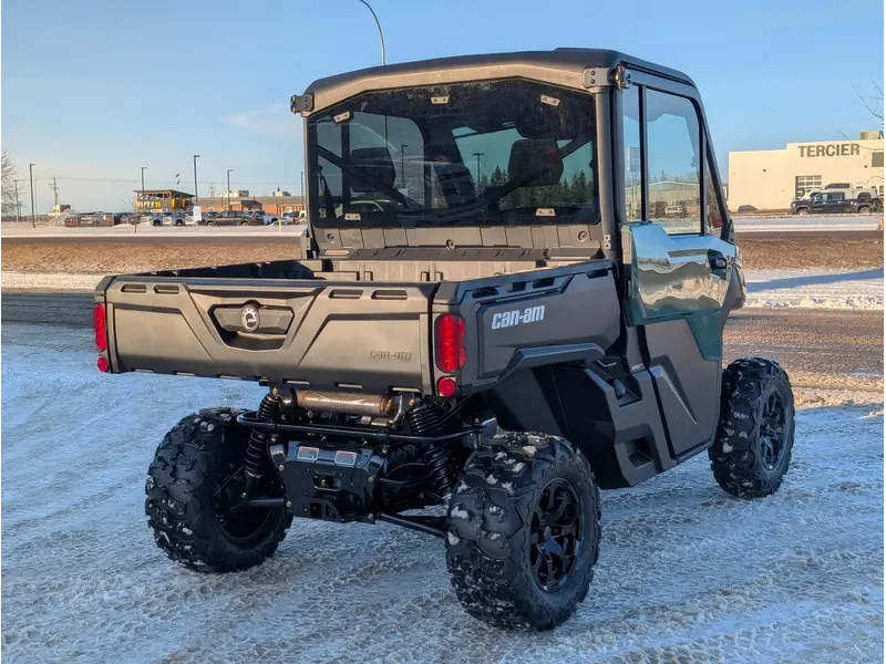 2026 Can-Am Defender DPS CAB HD9