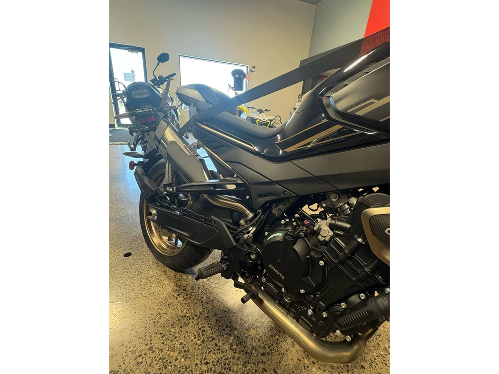 Cfmoto 800nk 2025 alt